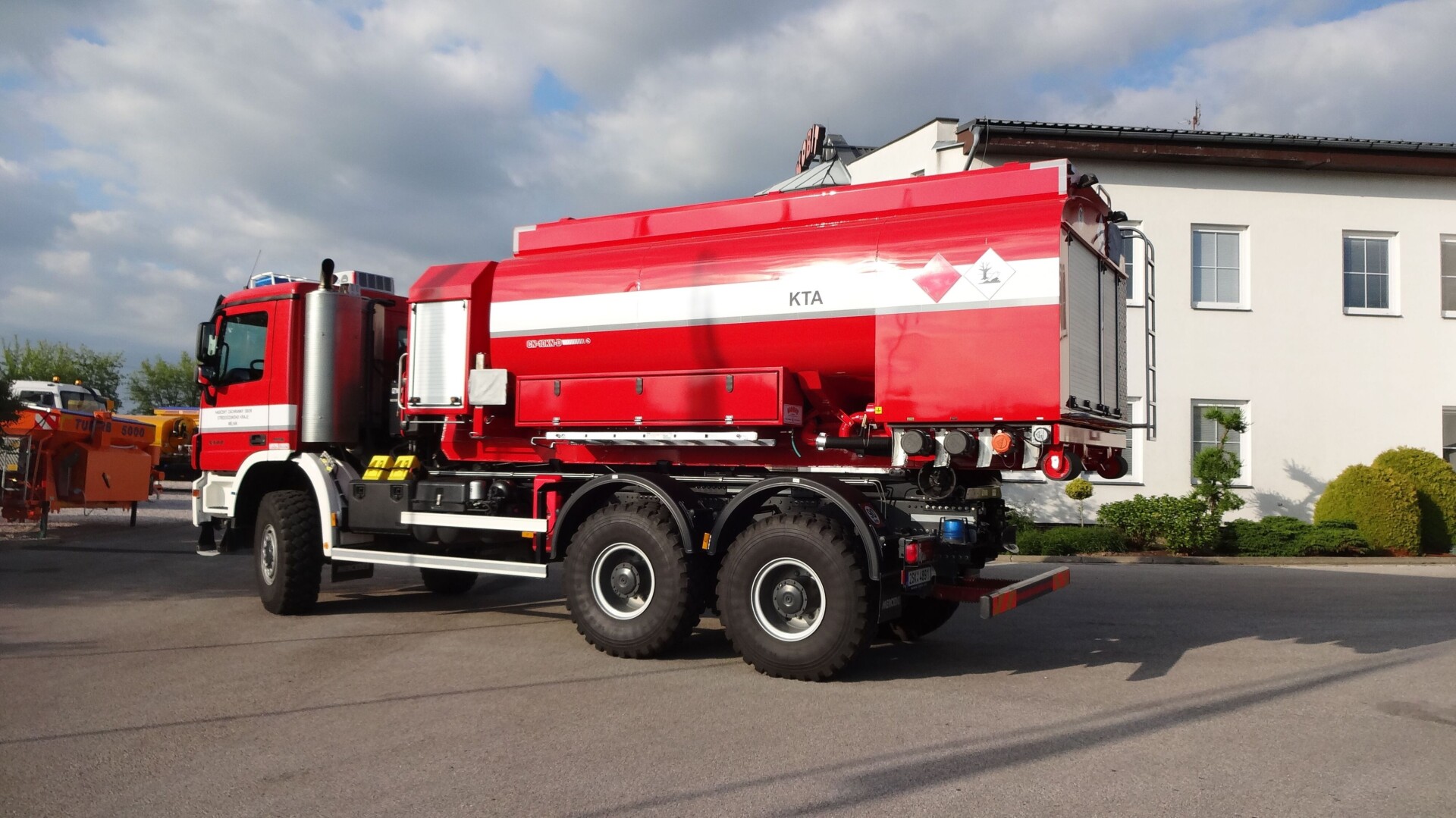 Cisternové kontejnery na PHM CN 4KN až CN 12KN - Obrázek 2