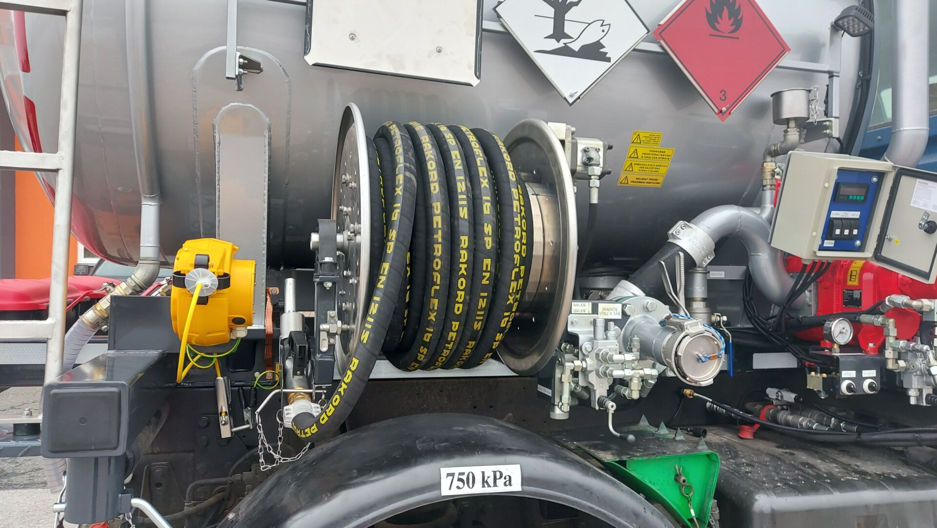 Cisternové nástavby na methanol nebo ethanol CN-3V-M, CN 16N - Obrázek 6