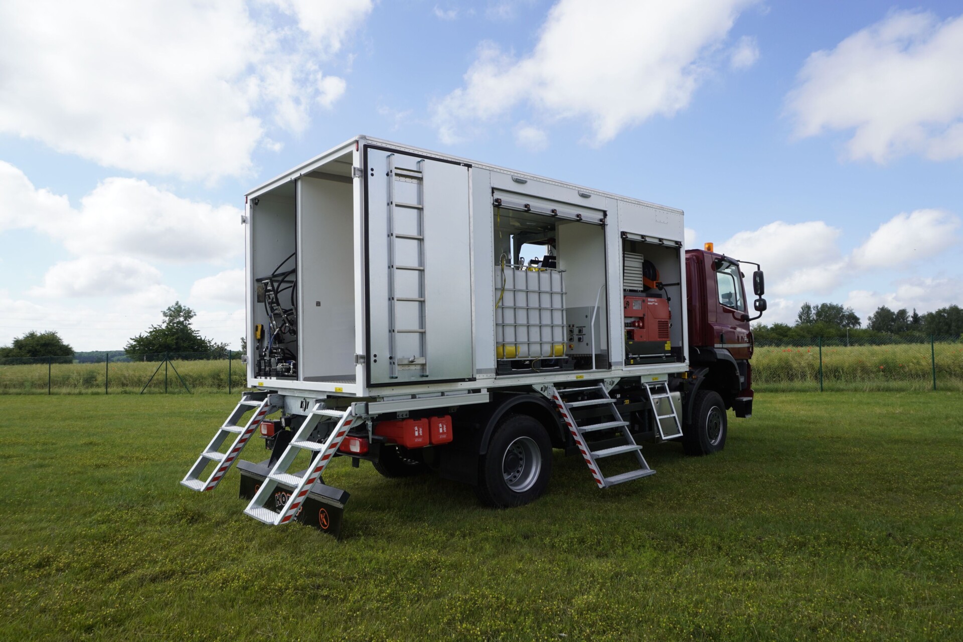Skříňové servisní moduly na oleje, tuhá maziva a další tekutiny a pro realizaci servisních operací typ CN-MV