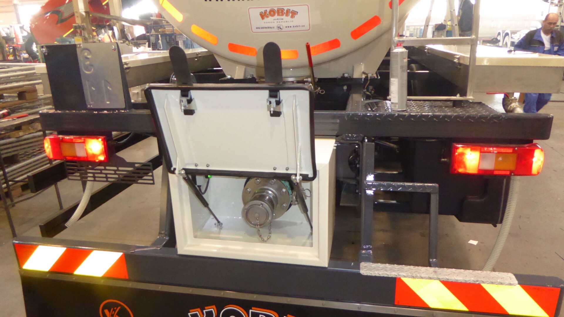 Cisternové nástavby na methanol nebo ethanol CN-3V-M, CN 16N - Obrázek 8