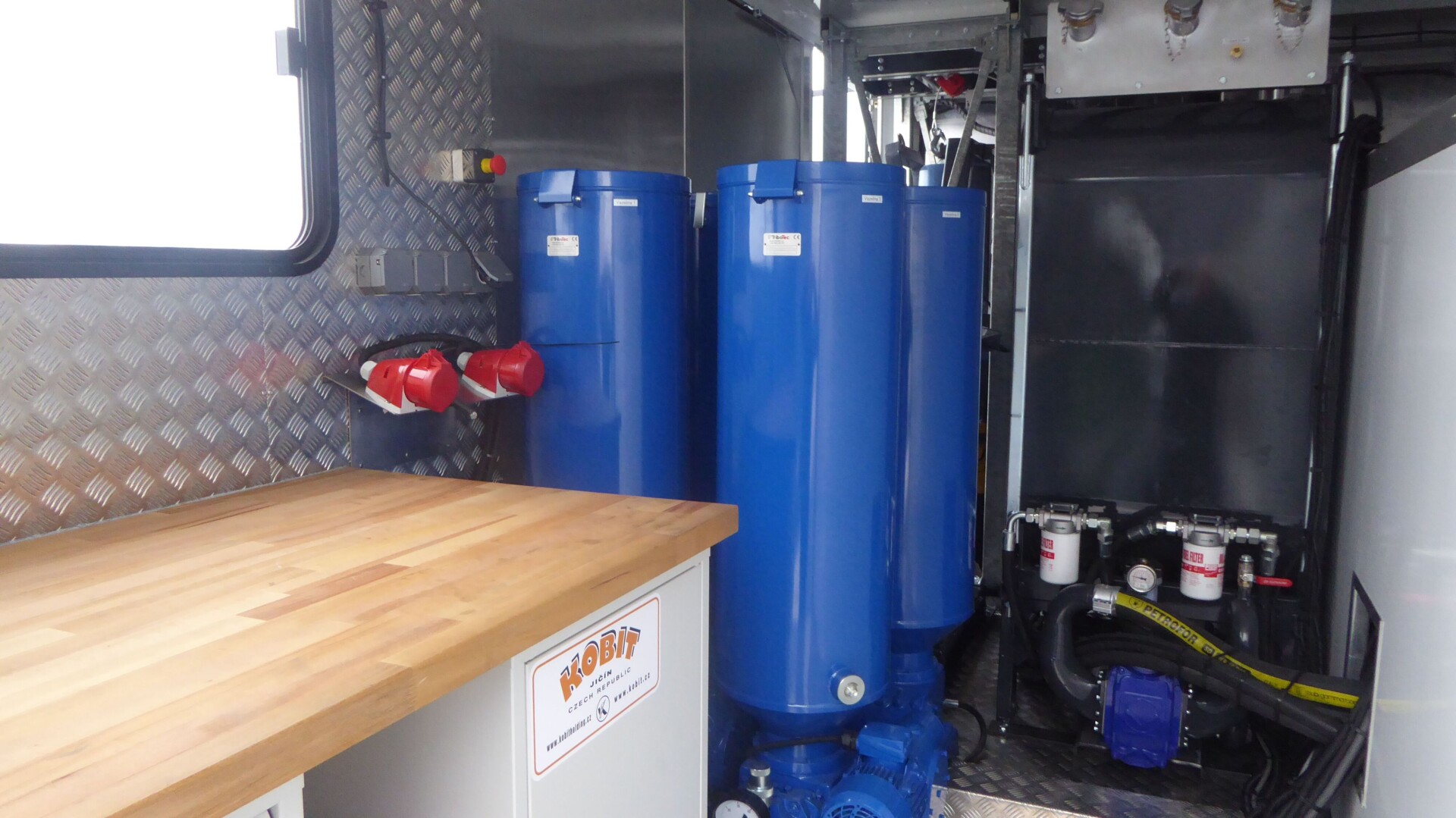 Skříňové servisní moduly na oleje, tuhá maziva a další tekutiny a pro realizaci servisních operací typ CN-MV - Obrázek 8